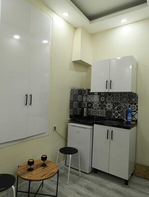 Cookware/dishes/utensils - King Mas Suit (Istanbul)