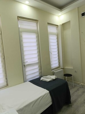 Desk, laptop workspace, free WiFi - King Mas Suit (Istanbul)