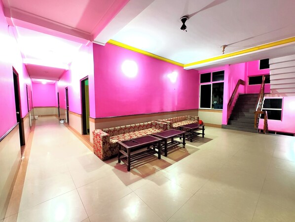 Coin salon dans le hall