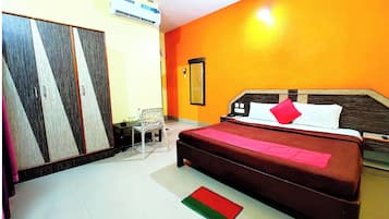 Hypo-allergenic bedding, in-room safe, soundproofing, free WiFi