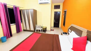Hypo-allergenic bedding available, in-room safe, desk, soundproofing