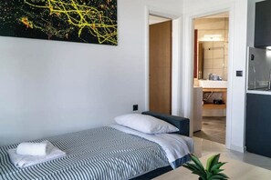1 slaapkamer, een strijkplank/strijkijzer, wifi, beddengoed