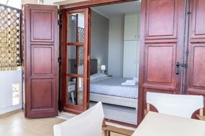 1 habitación, tabla de planchar con plancha, wifi y ropa de cama 