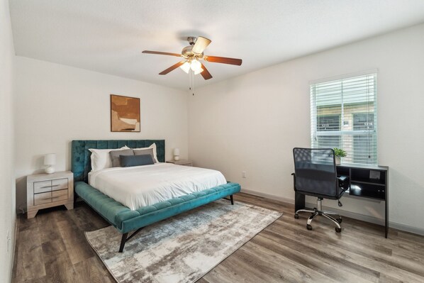 1 bedroom, desk, iron/ironing board, travel cot - Reserve 1331 I Spacious 1 Bed 1 Bath (Houston)