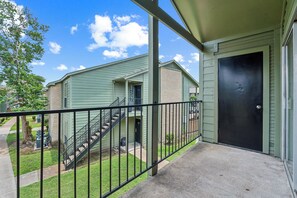 Exterior - Reserve at westwood 2300 I Spacious 1 Bed 1 Bath (Houston)