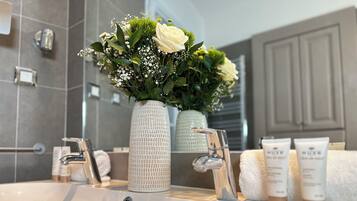 Superior Apartment, Courtyard View | Bathroom sink