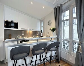 Superior Apartment, Courtyard View | Dining room - 1535 Pont aux Choux (Paris)