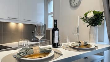 Superior appartement, uitzicht op de binnenplaats | Dineerruimte