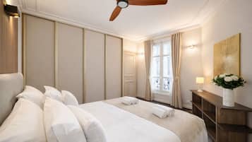 Appartement Supérieur, vue cour intérieure | Vue de la chambre