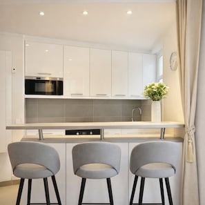 Superior Apartment, Courtyard View | Living area | 80-cm Smart TV with digital channels - 1535 Pont aux Choux (Paris)