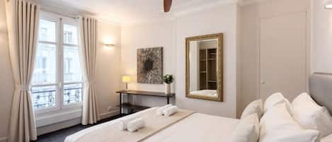 LÀgenhet Superior - utsikt mot innergÄrden | 1 sovrum, strykjÀrn/strykbrÀda och gratis wi-fi