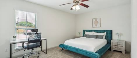 1 غرفة نوم ومكتب ومكواة/لوح كي وسرير سفر