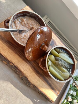 Petit déjeuner buffet (45 PLN par personne)