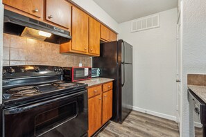 Refrigerador, microondas, horno, placa de cocina