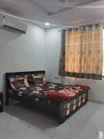 Deluxe Room | Free WiFi, bed sheets