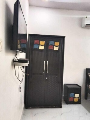 Deluxe Room | Free WiFi, bed sheets - Dev Garden Resort (Bhilwara)