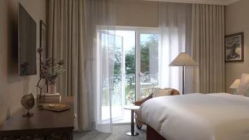 2 bedrooms, minibar, in-room safe, desk