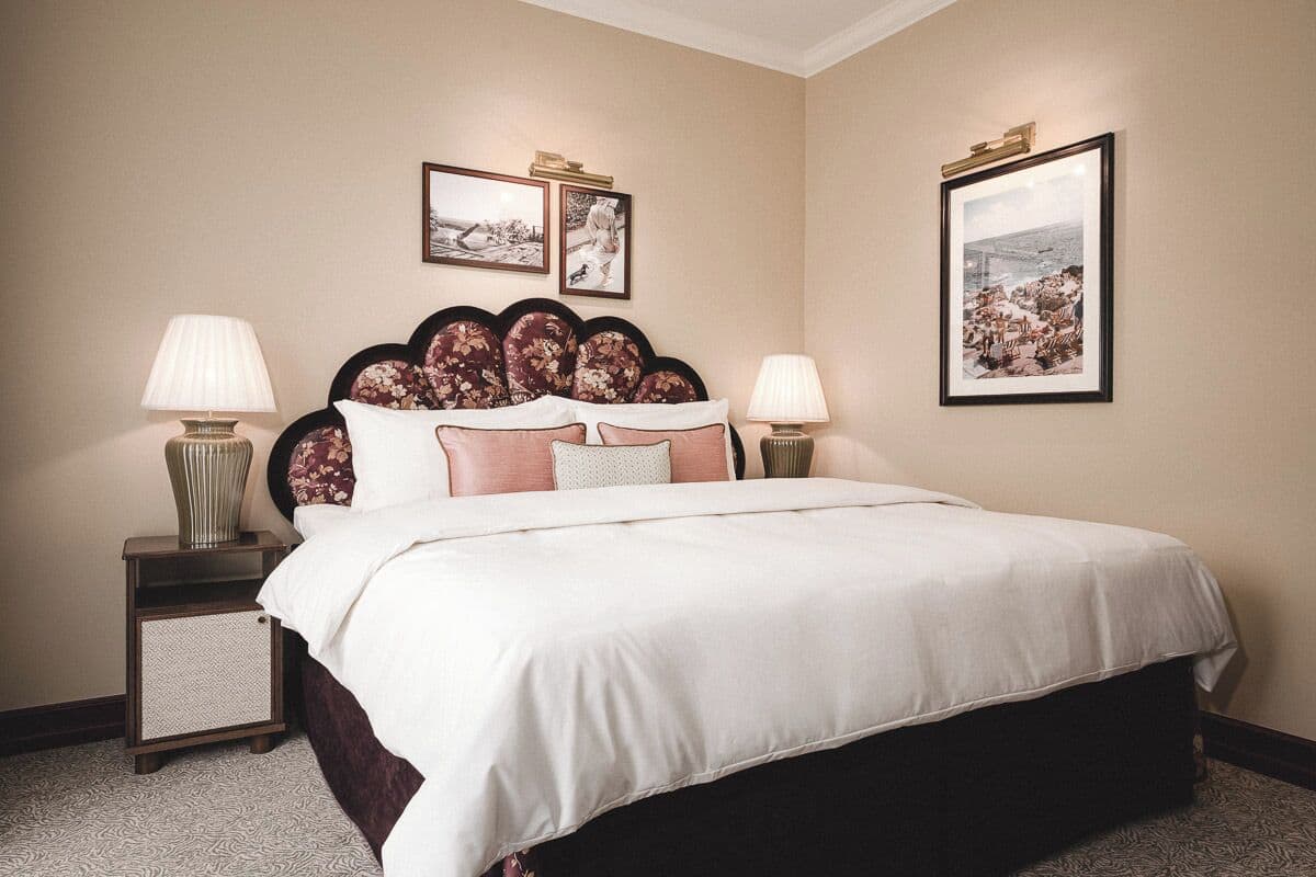 2 bedrooms, minibar, in-room safe, desk