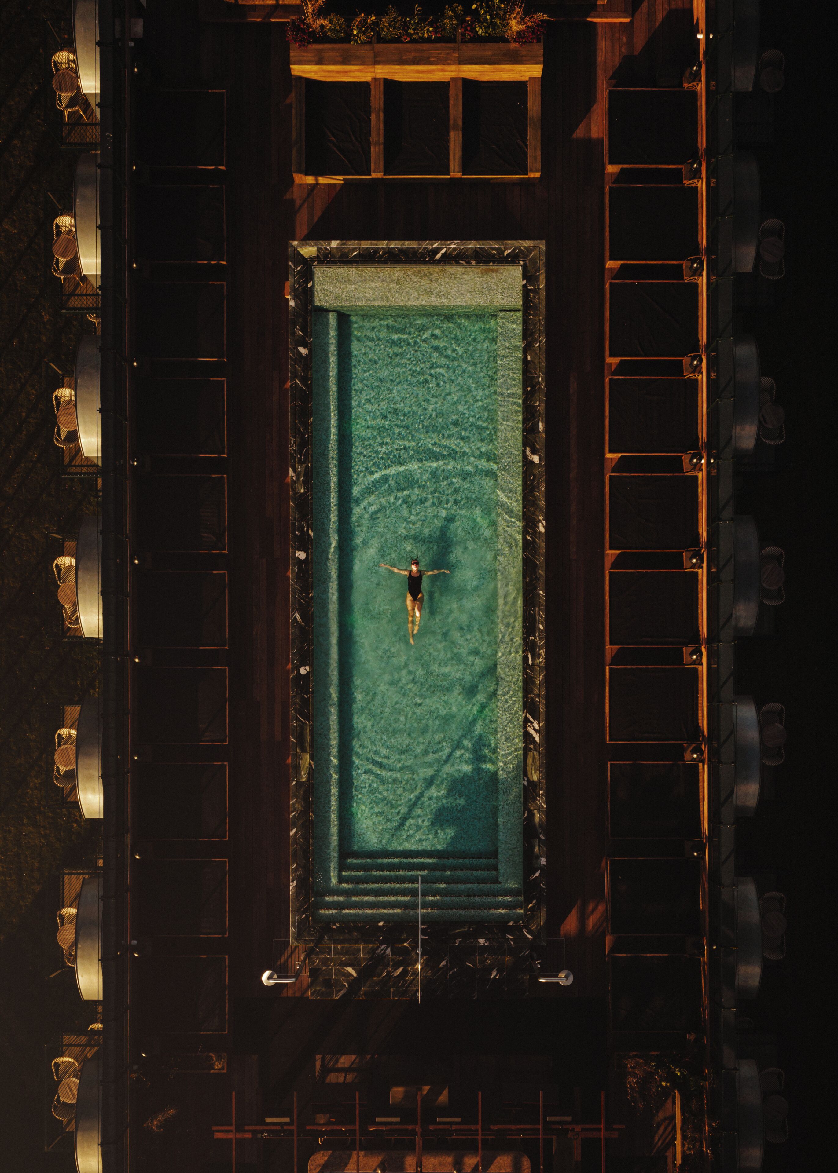 Sisäuima-allas, 2 ulkouima-allasta