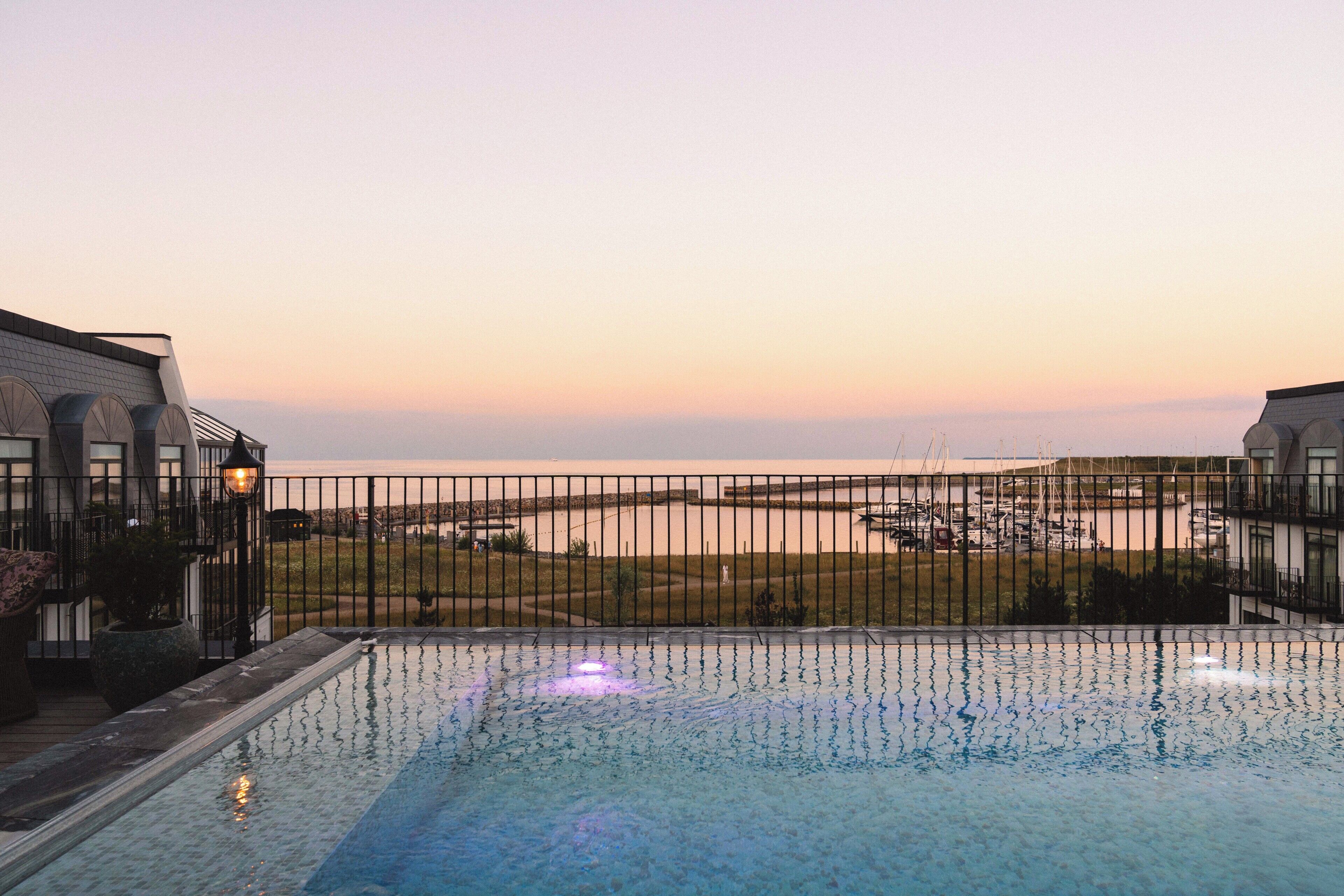 Indoor pool, 2 outdoor pools