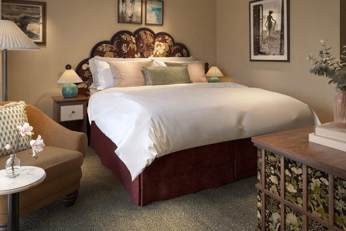 2 bedrooms, minibar, in-room safe, desk