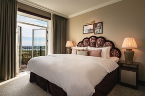 Habitación doble Deluxe, balcón, vista al océano | Ropa de cama hipoalergénica y minibar 