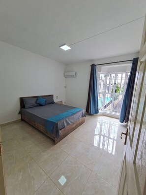 3 bedrooms, iron/ironing board, WiFi, bed sheets - Villa Palmiste - 3 bed - 2 mins walk to the Beach, Bars, Resto & Supermarket (Unknown)