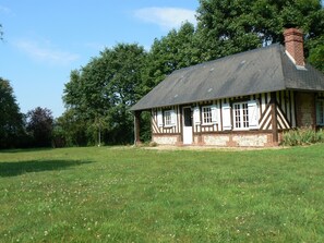Exterior - Propriété au calme : 2 maisons d'habitation 1 maison avec salle de cinéma & jeux (Le Mesnil-sur-Blangy)