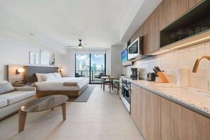 Iron/ironing board, travel crib, WiFi, bed sheets - Bellini Breeze - Cozy, Central Miami, Pool and Gym (Miami)