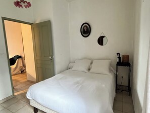 1 Schlafzimmer, Bügeleisen/Bügelbrett
