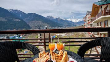 Daily buffet breakfast for a fee