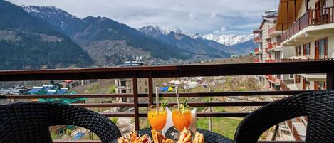 朝食 (ビュッフェ)、毎日提供 (1 名様 450 INR)