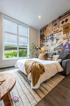 2 عدّة غرف نوم ومكتب ومكواة/لوح كي وسرير سفر