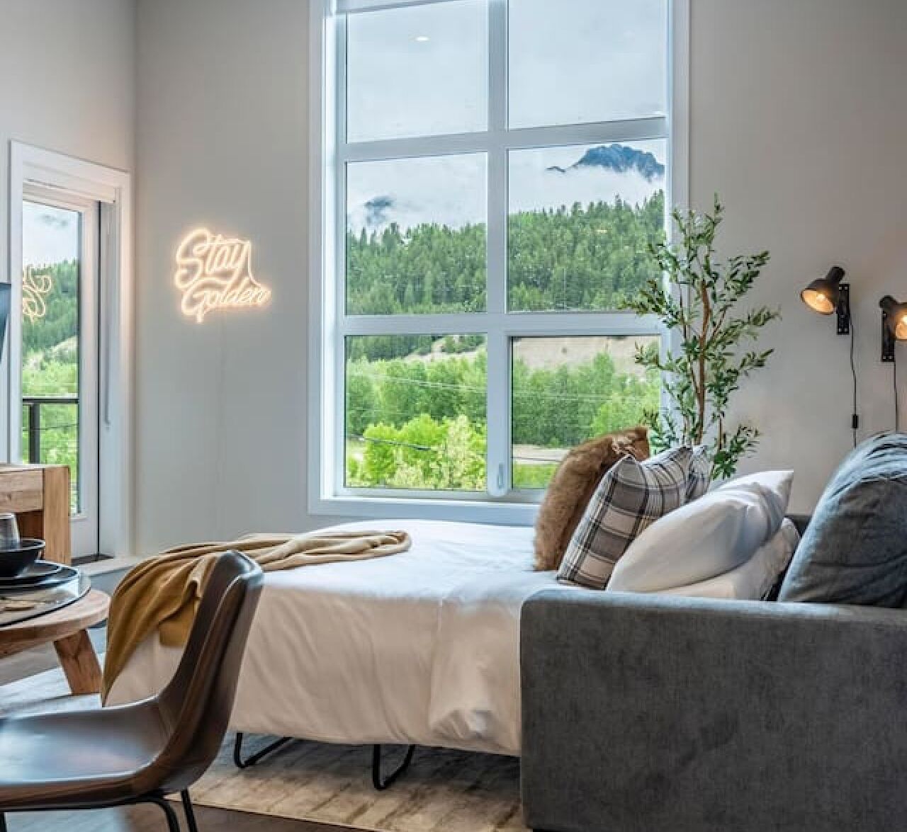 2 chambres, bureau, fer et planche à repasser, lit parapluie