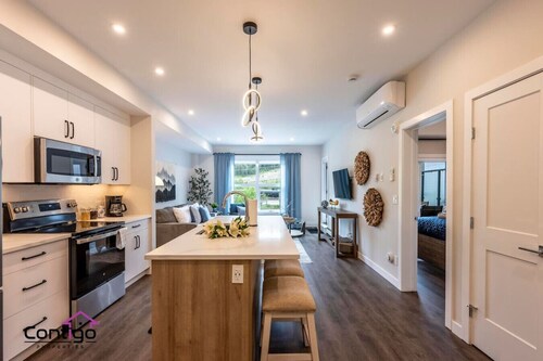 Rivers Edge | Mtn Views | AC | BBQ | King Bed