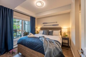 1 bedroom, desk, iron/ironing board, travel cot - Rivers Edge | Mtn Views | AC | BBQ | King Bed (Golden)