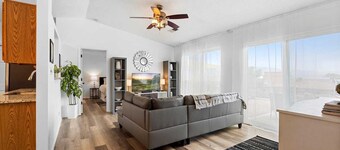 Welcome to Mountain View Escape - No house guests without prior approval from host.