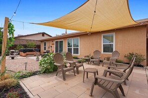 Terrace/patio - Welcome to Mountain View Escape - No house guests without prior approval from host. (Albuquerque)