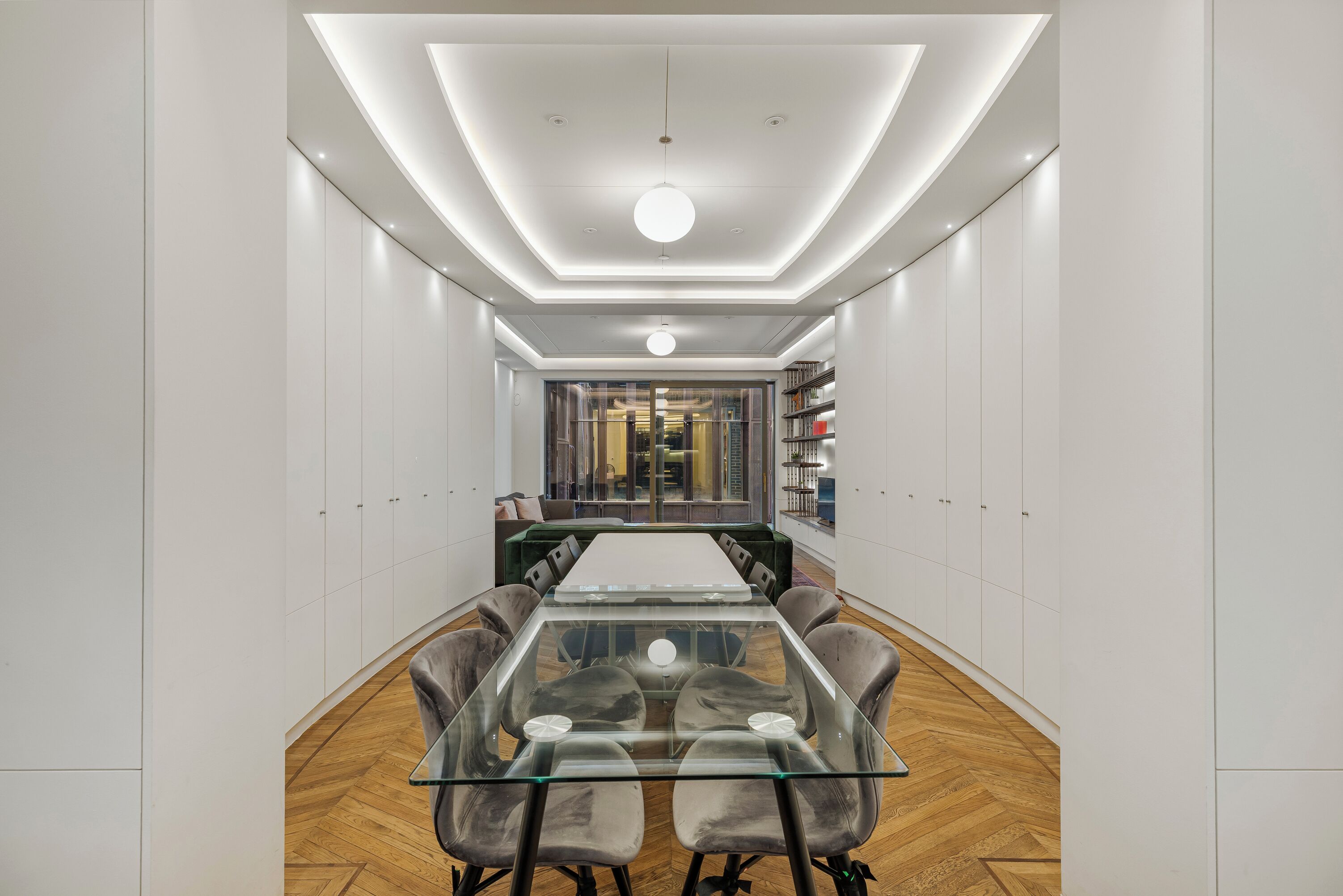 House | In-room dining