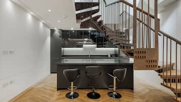 House | In-room dining