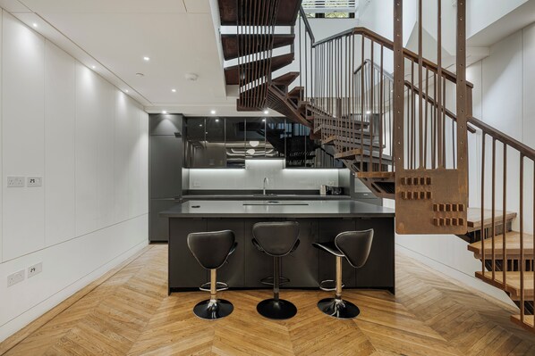 House | In-room dining