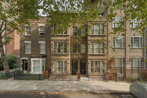 Spacious 5 Bdrm Townhouse in Camden