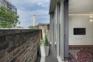 House | Terrace/patio