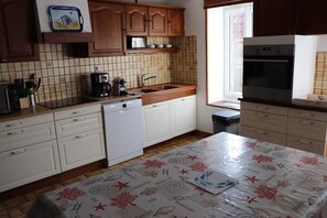 Micro-ondes, four, plaque de cuisson, lave-vaisselle