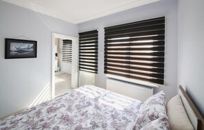 Skrivebord, skrivebord for bærbar PC og blendingsgardiner