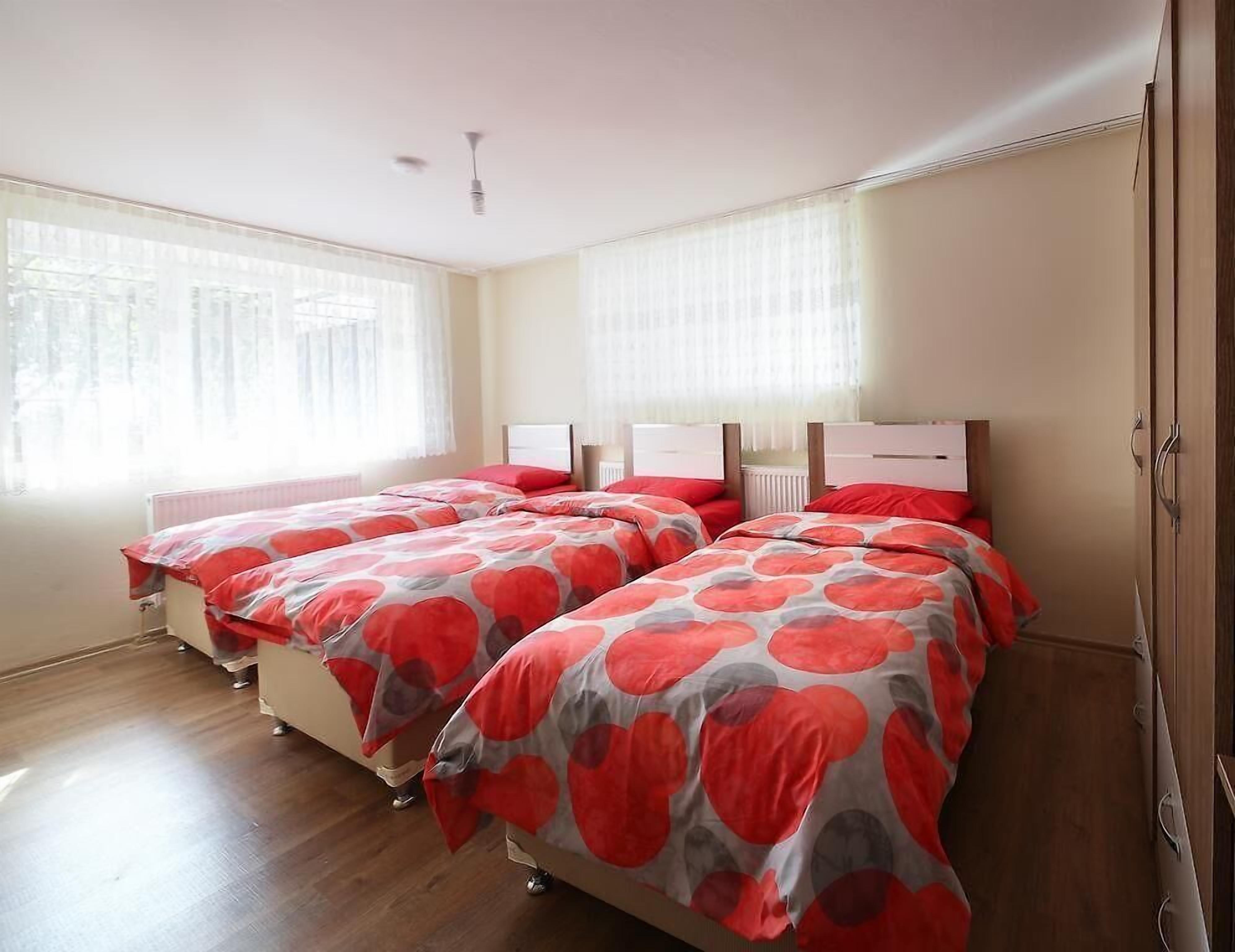 Classic-huone, 6 makuuhuonetta, tupakointi kielletty, oma kylpyhuone | Työpöytä, kannettavalle tietokoneelle sopiva työtila, pimennysverhot