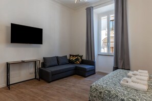 3 chambres, fer et planche à repasser, Wi-Fi gratuit, draps fournis