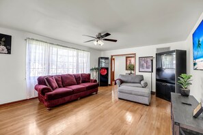 Televisión y oficina 