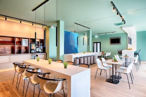 Buffet déjeuner (13.90 EUR par personne)