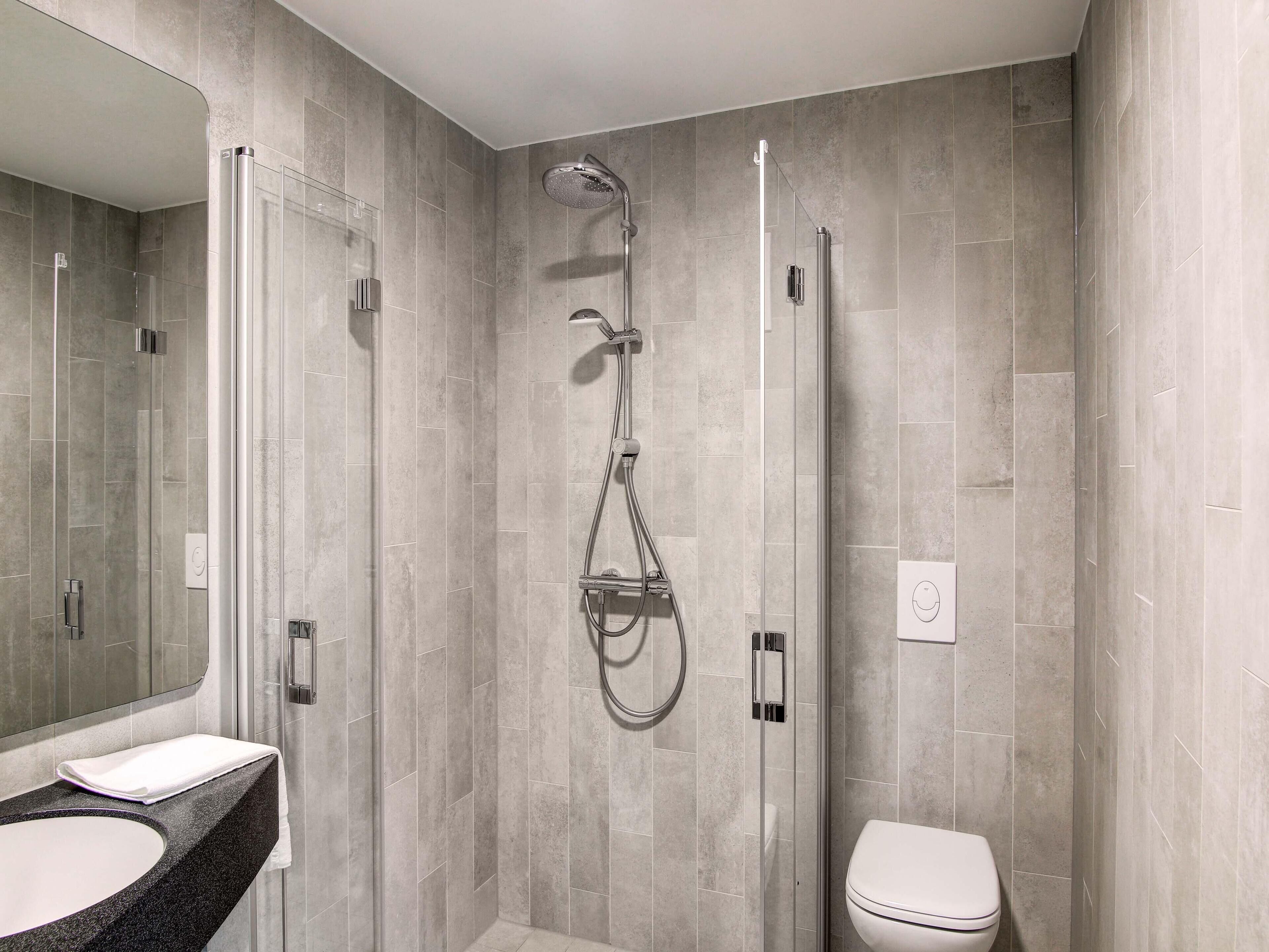 Premium Room | Bathroom | Hair dryer, towels, soap, shampoo